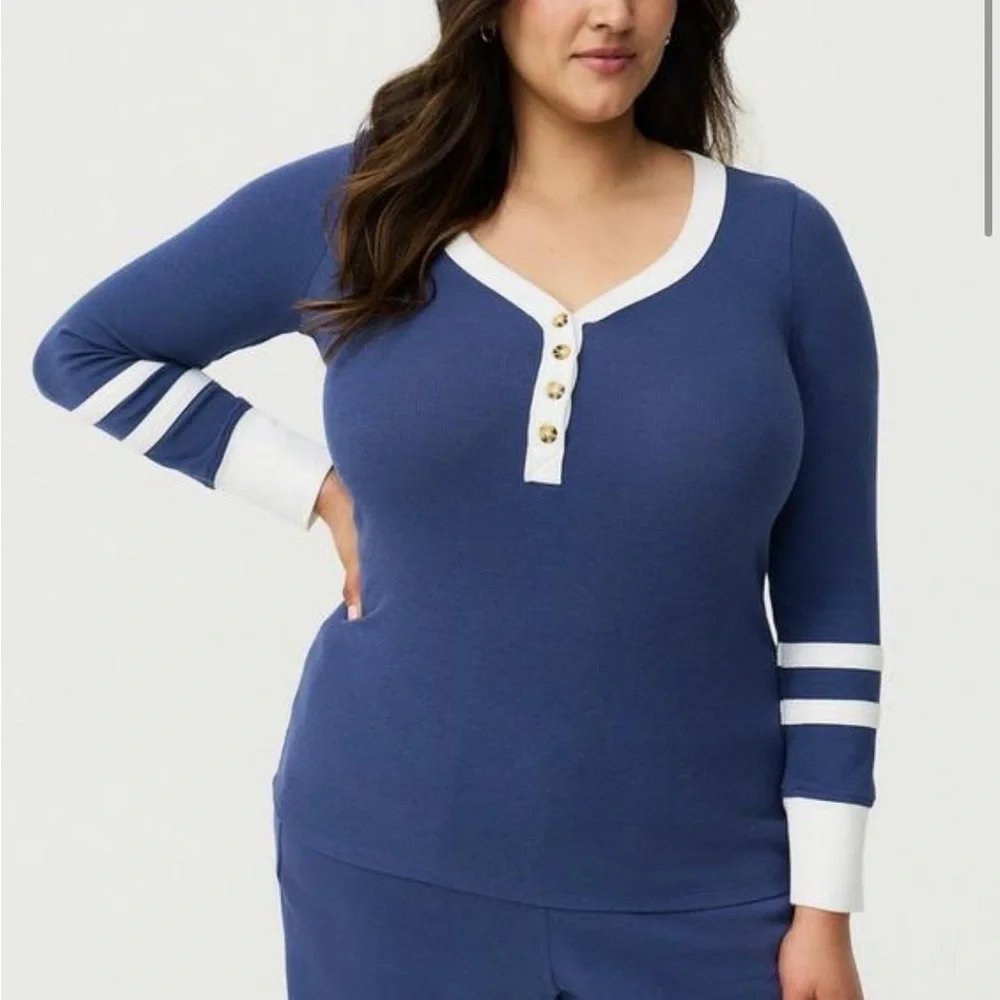 Torrid NWT Blue and White Ribbed Henley Varsity Long Sleeve Top - Picture 8 of 9
